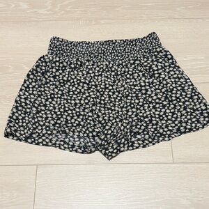 3/$10 American Eagle Outfitters High Waist Ditsy Floral Shorts - Black and Cream